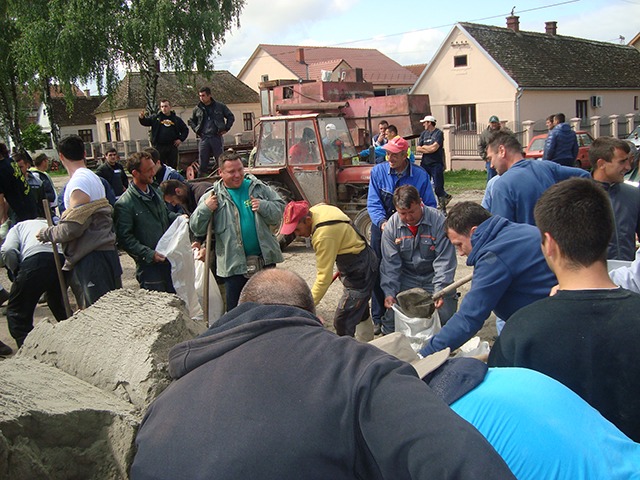 Humanitarne akcije: OPOVČANI SE VRATILI SA TERENA U RANIM JUTARNJIM ČASOVIMA