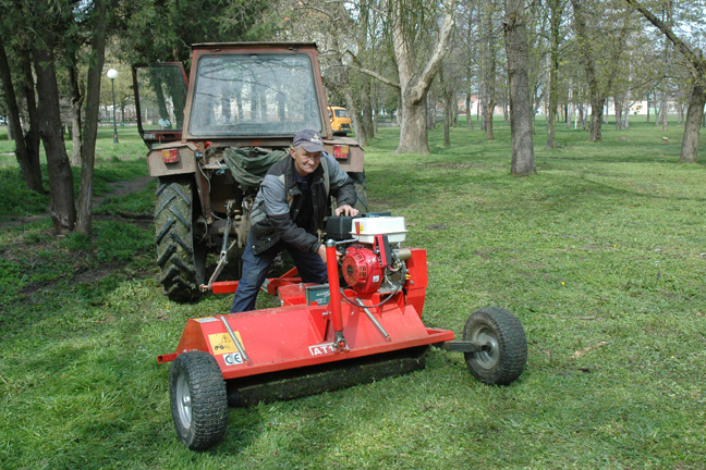 JP „Mladost“ Opovo:  SEZONSKO KOŠENJE GROBLJA I PARKOVA