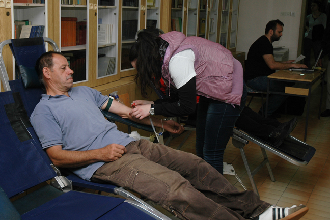 Dobrovoljno davanje krvi:  AKCIJA JUČE SPROVEDENA U OPOVU I SEFKERINU, DANAS U SAKULAMA I BARANDI