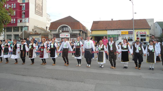 Veliko kolo za Ginisov rekord:  U OBARANJU GINISOVOG REKORDA UČESTVOVALI I OPOVAČKI FOLKLORAŠI