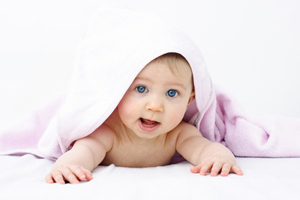 Pomoć države: Za rođenje prvog deteta roditelji od 1. januara dobijaju od države 345.398,70