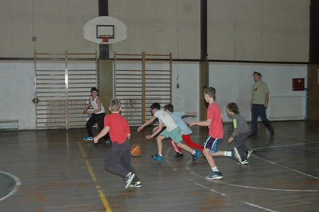 Aktivni zimski raspust:  STONI TENIS, KOŠARKA I FUDBAL NA RASPUSTU