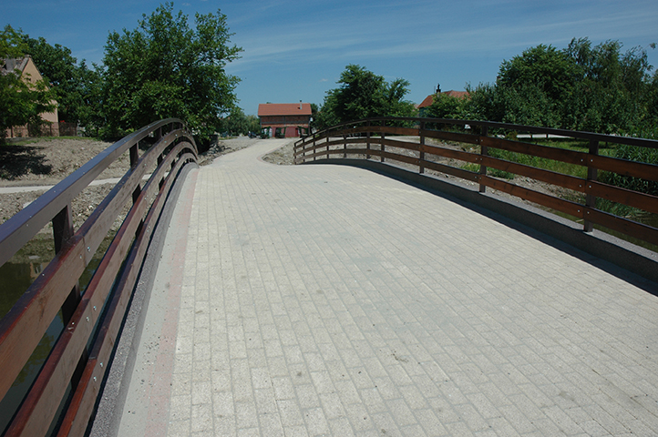 Foto razglednica:  PEŠAČKO – BICIKLISTIČKA STAZA OKO GAJGERA