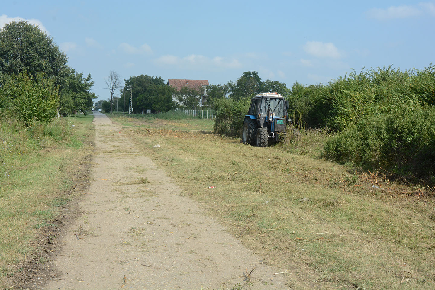 Tarupanje u Barandi:  OČIŠĆEN PRIISTUPNI PUT KA GROBLJU I DVORIŠTA AMBULANTE I UPIK OPOVO