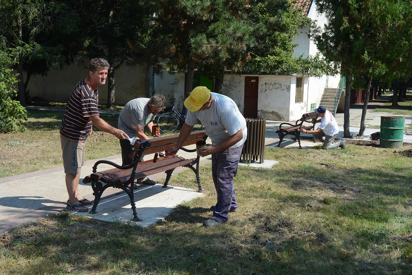 Radna akcija u Barandi: UREĐENJE PARKA U CENTRU NASELJA