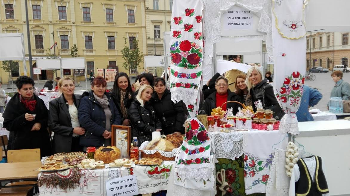 Izložba autentičnih radova i rukotvorina seoskih žena Vojvodine:  ZLATNE RUKE IZ SAKULA PREDSTAVILE SVOJ ŠTAND