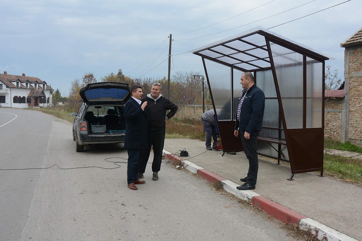 Autobuska stajališta u Sefkerinu:  ČETIRI NOVE KONSTRUKCIJE NA AUTOBUSKIM STANICAMA