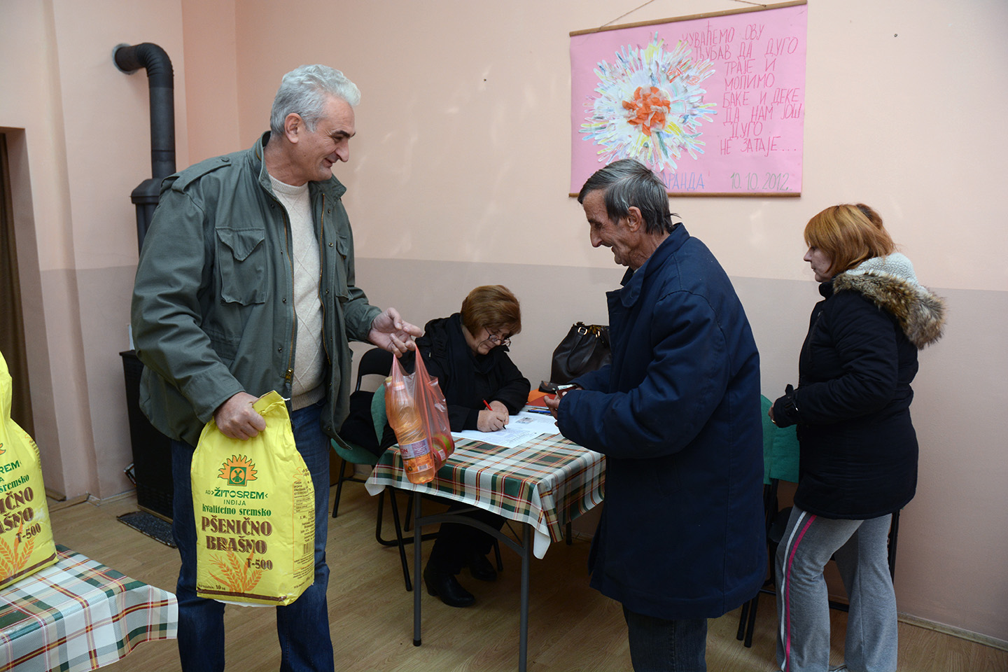Pomoć za socijalno ugrožene kategorije:  U BARANDI RASPODELJENO 52 PAKETA