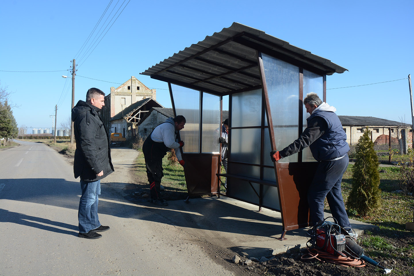 Autobuska stajališta:  POSTAVLJANJE NOVIH I REPARIRANJE STARIH STAJALIŠTA