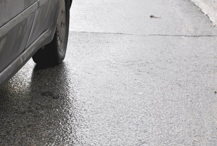 Saobraćaj: Oprez u vožnji zbog moguće poledice i magle
