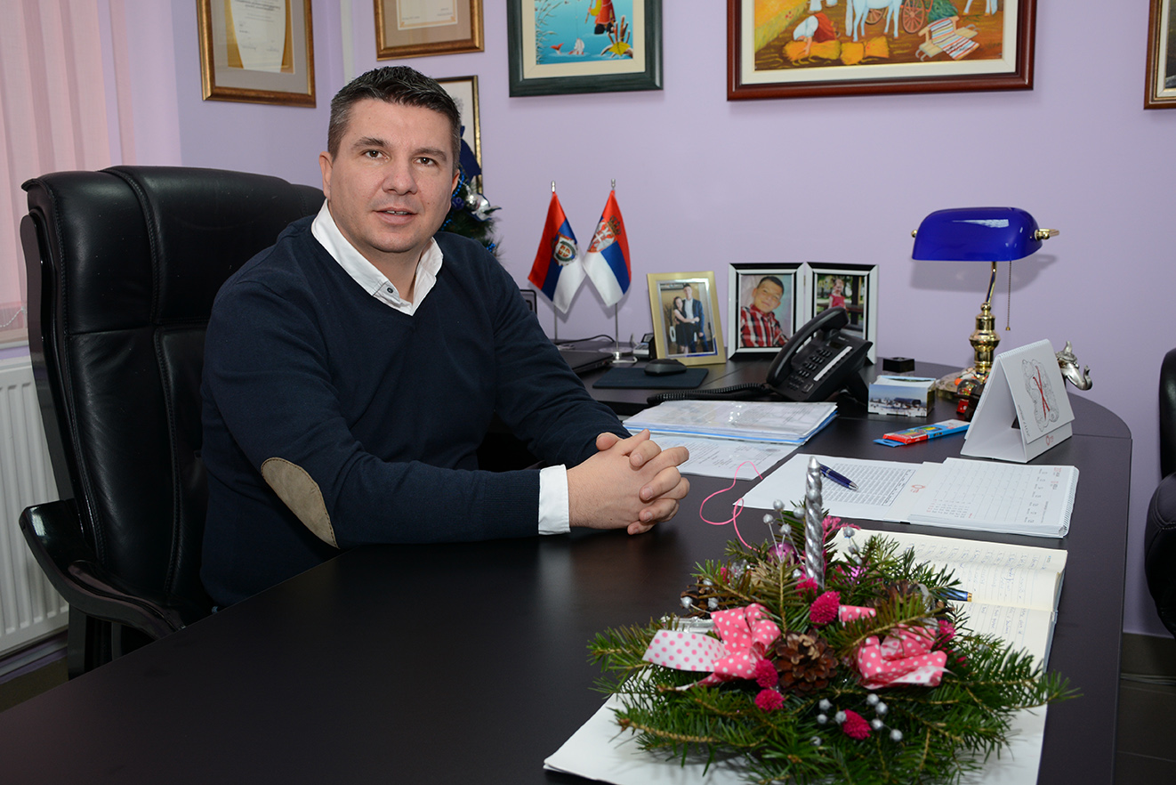 Kabinet predsednika opštine:  DR ZORAN TASIĆ ČESTITATO BOŽIĆ PRAVOSLAVNIM VERNICIMA