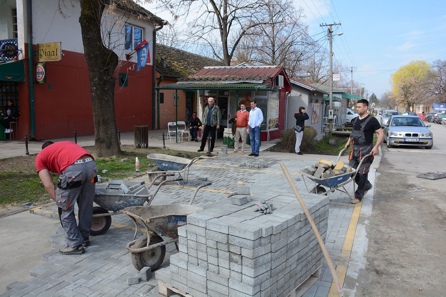 Parking u centru Opova:  POSTAVLJAJU SE BEHATON PLOČE, RADOVI U FINALNOJ FAZI