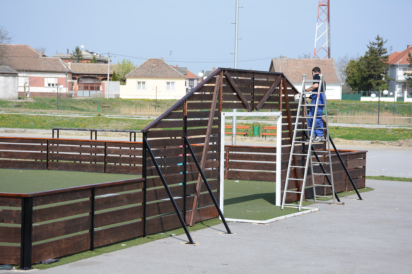 Mini pič terenI u Barandi i Opovu:  RENOVIRIANJE INFRA STRUKTURE I REPARACIJA PODLOGE