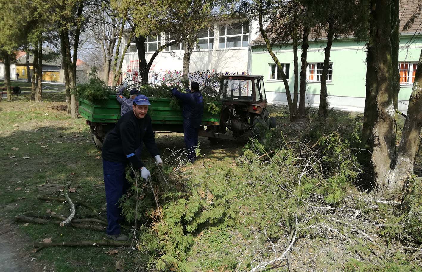 Služba zelenila JP Mladost Opovo:  UREĐENJE ZELENIH POVRŠINA I PRIPREMNI RADOVI ZA NOVU JAVNU RASVETU