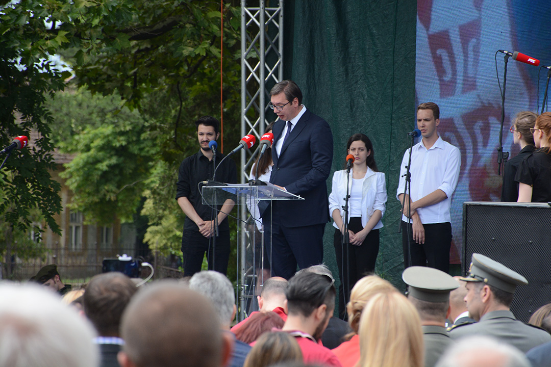 Državna ceremonija u Debeljači:  PREDSEDNIK ALEKSANDAR VUČIĆ OTKRIO SPOMENIK TIBORU CERNI