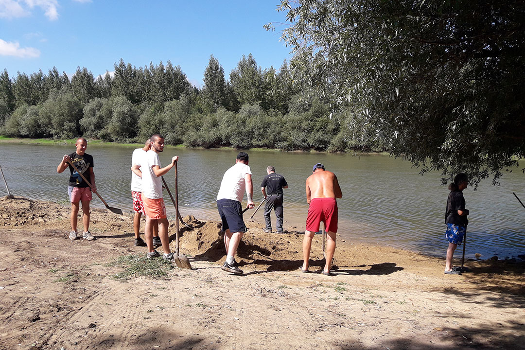 Uređenje plaže u Sefkerinu:  DISTRIBUCIJA I RAVNANJE PESKA NA LOKALITETU ŠUMICE