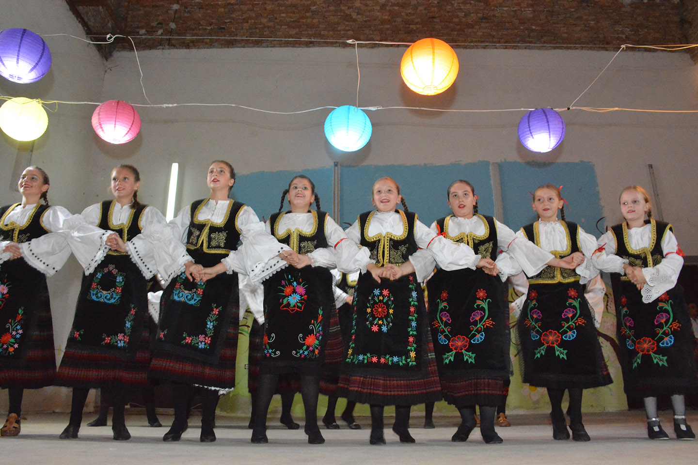 Koncert folklora u Sakulama:  NASTUPALI ANSAMBLI IZ SAKULA, GLOGONJA I ČENTE