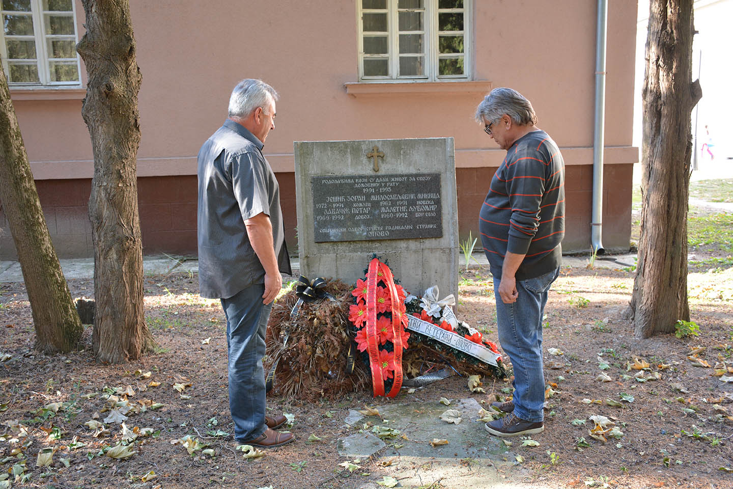 Udruženje ratnih veterana Opštine Opovo:  DELEGACIJA RATNIH VETERANA POLOŽILA VENCE