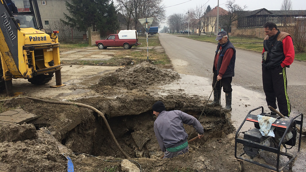 Havarija na vodovodu: PUCANJE CEVI NA UGLU BRATSTVA JEDINSTVA I MAKSIMA GORKOG