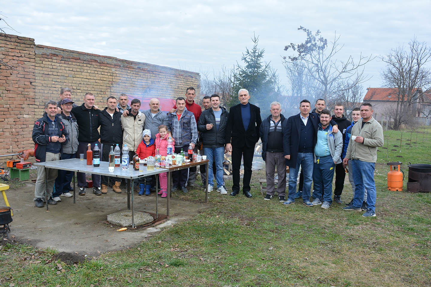 Tradicija i običaji:  PRIPREMA BOŽIĆNE PEČENICE U KERTIZU (VIDEO)