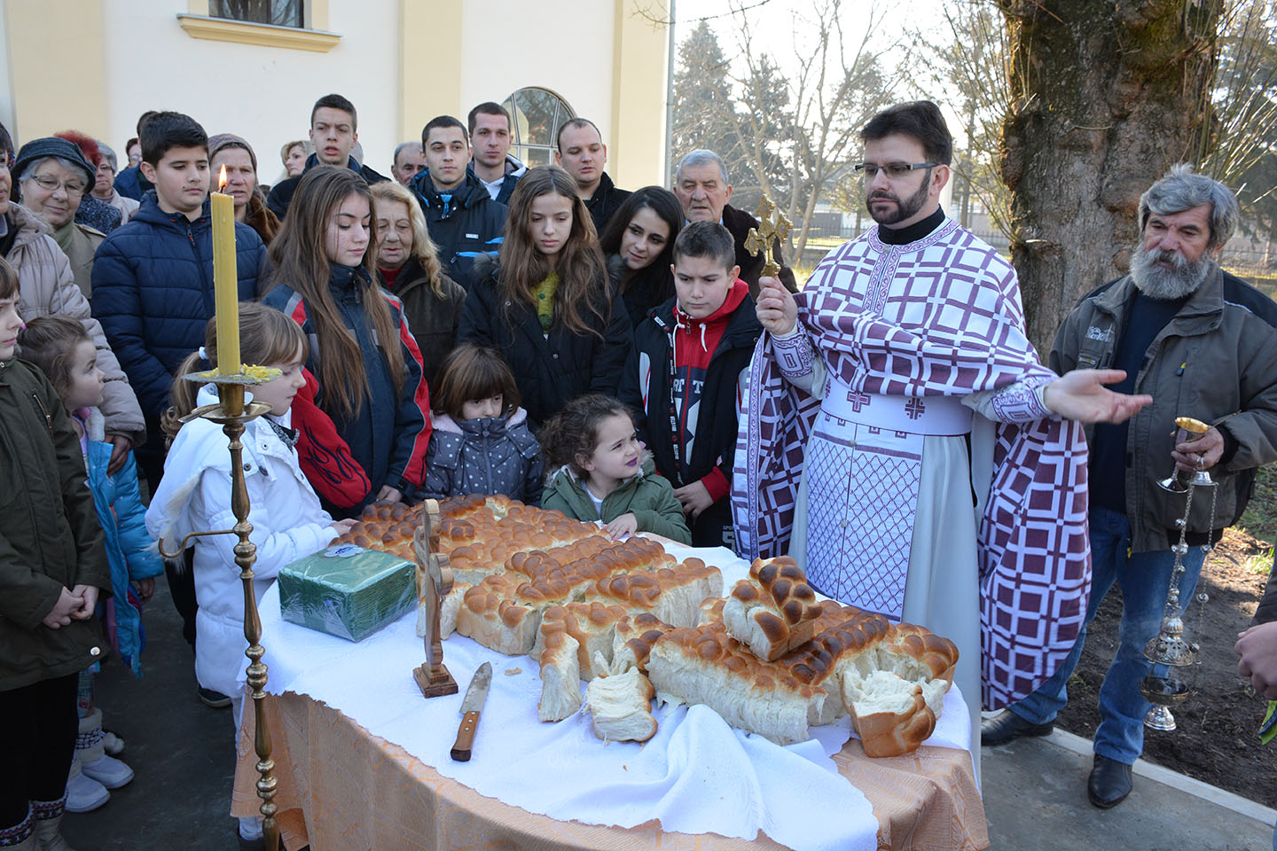 Božićna liturgija u Sefkerinu:  TRI SREBRNJAKA U BOŽIĆNOJ ČESNICI (VIDEO)