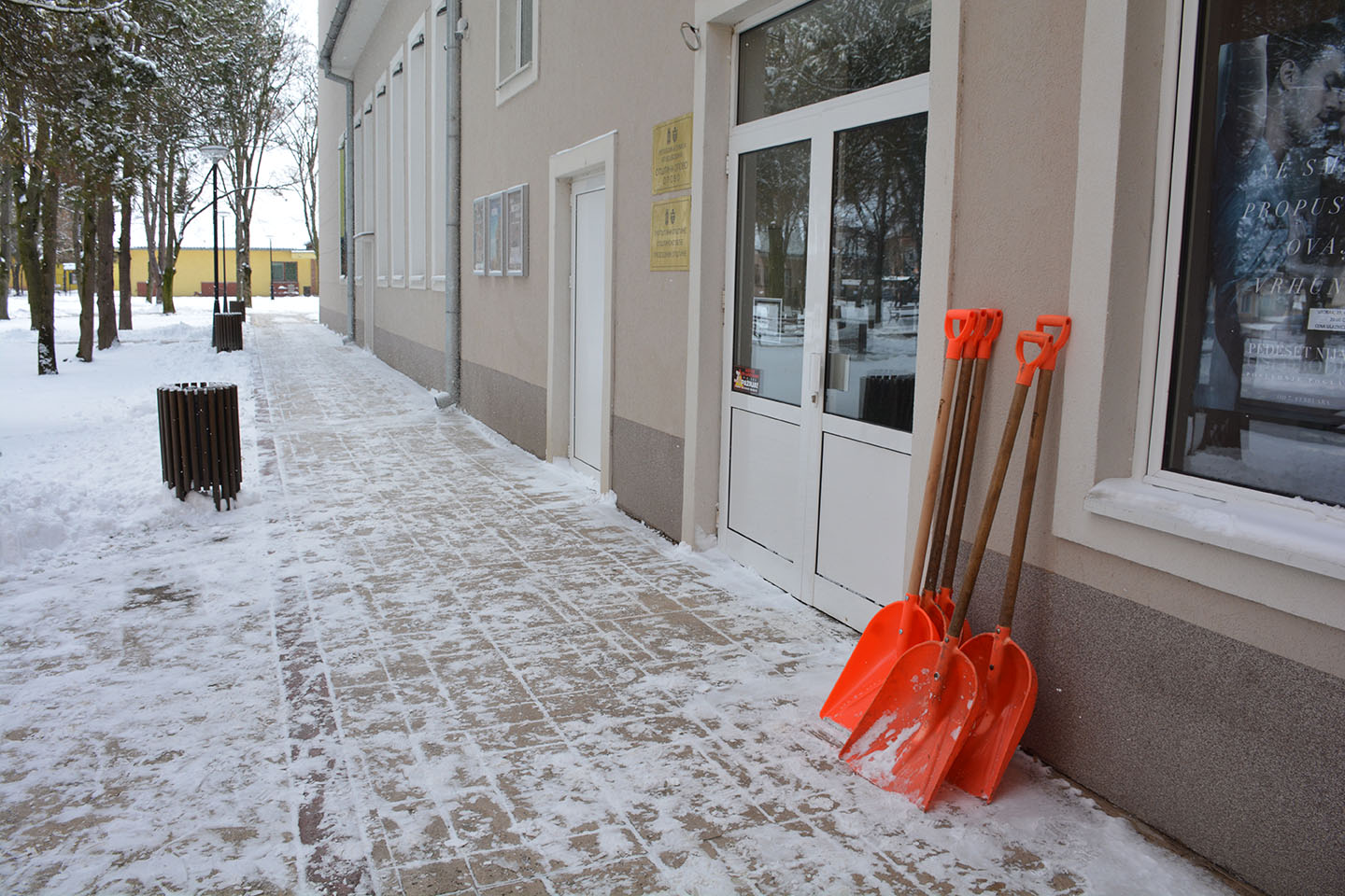 Nastavlja se čišćenje snega:  ČIŠĆENJE TROTOARA, PEŠAČKIH STAZA I ULICA