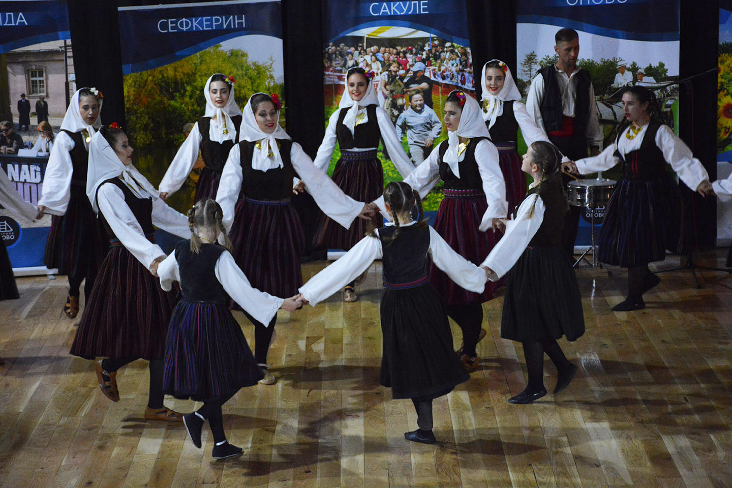 Dečiji folklorni festival Đurđevak:  PREDIVNO VEČE SA DECOM I FANTASTIČNI ABRAŠEVIĆ (VIDEO)