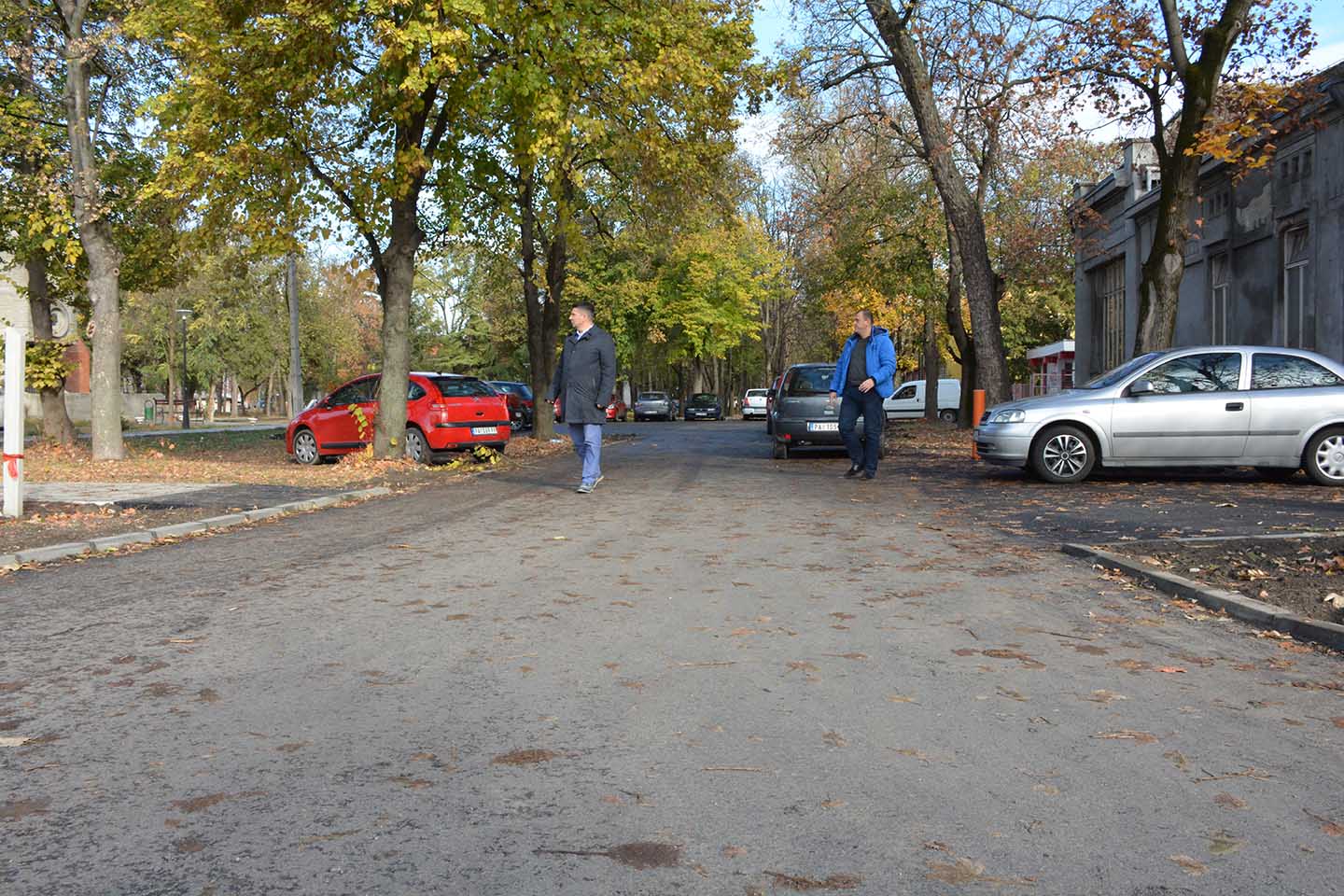 Parking prostor između galerije i škole:  SLEDI OBELEŽAVANJE HORIZONTALNE SIGNALIZACIJE, PROJEKAT SE NASTAVLJA NAREDNE GODINE (VIDEO)