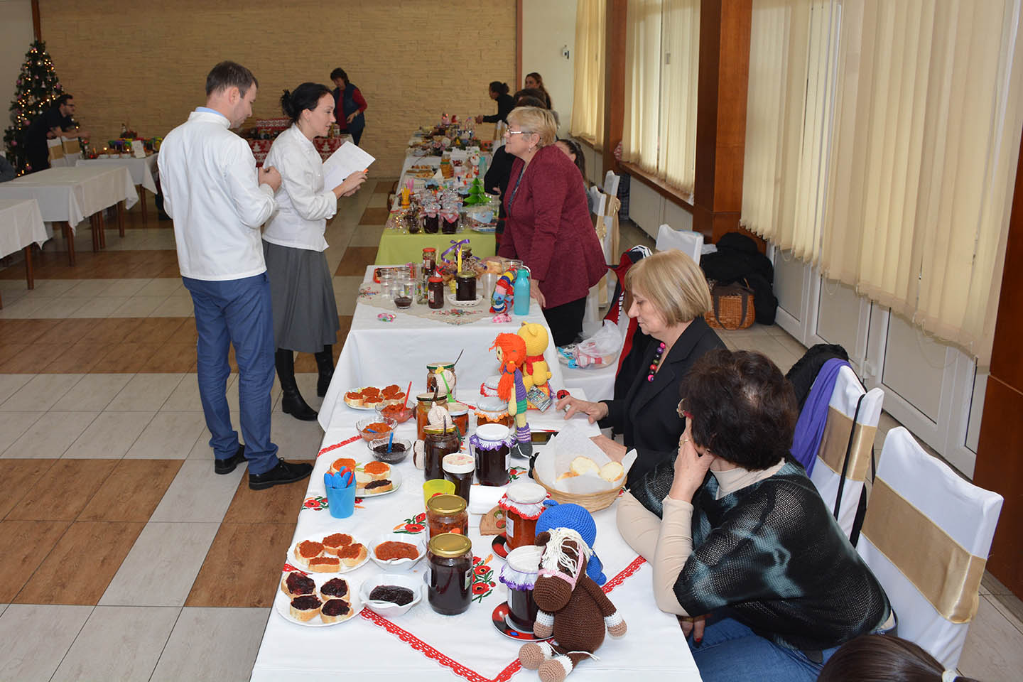 Novogodišnja teglica za svačiji ukus: TURŠIJA, KISELI KUPUS, AJVAR, PEKMEZ, KOMPOT I SLATKO – SVE NA JEDNOM MESTU (VIDEO)