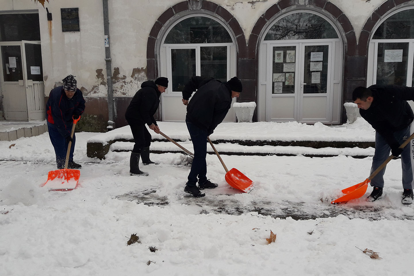 Čišćenje snega u centralnim zonama: STAZE I TROTOARI OČIŠĆENI U JUTARNJIM SATIMA