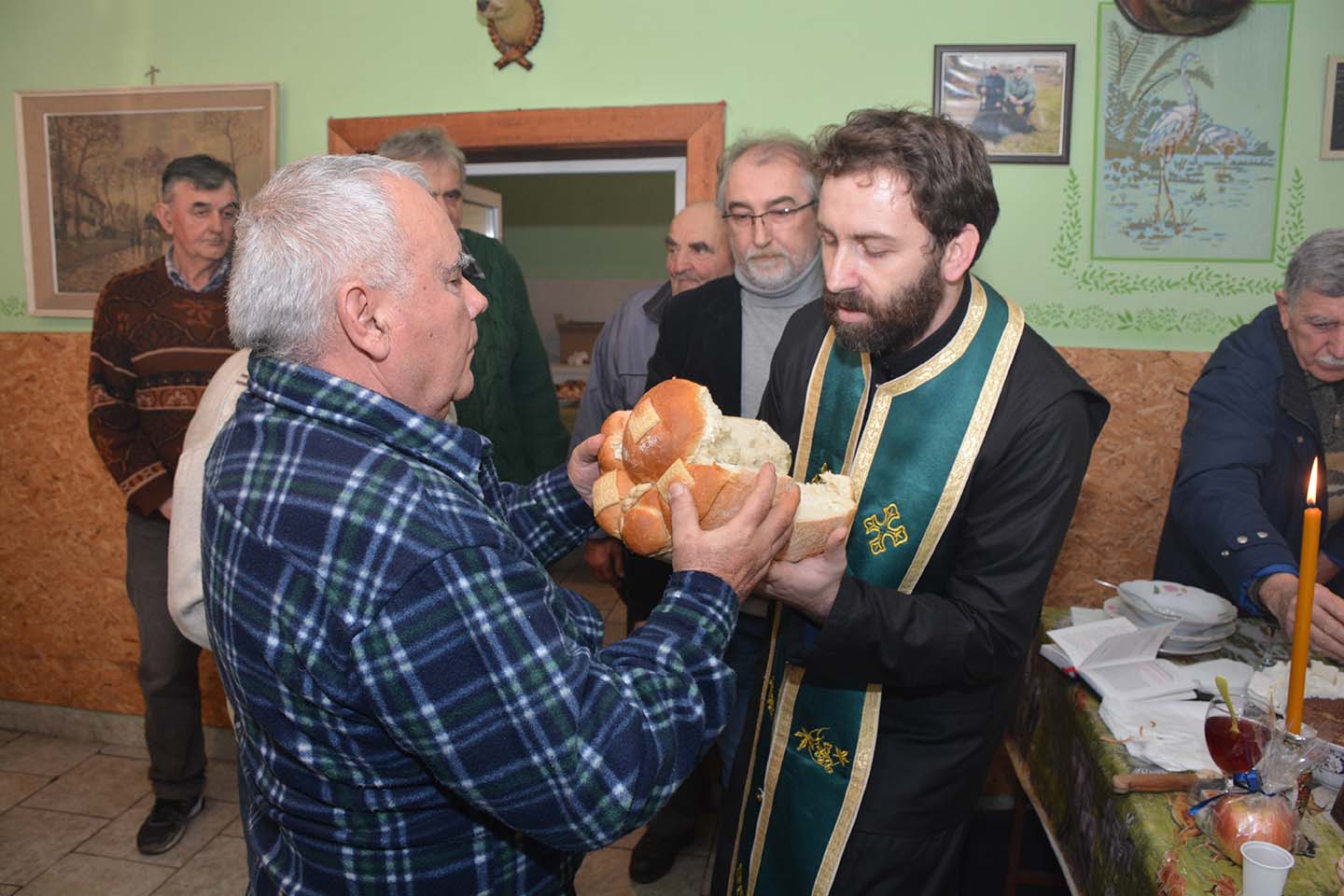 Udruženje vinogradara i vinara „Pudar“ Sakule: SAKULSKI VINOGRADARI OBELEŽILI ESNAFSKU SLAVU