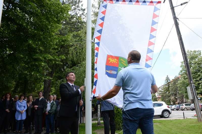 Grb i zastava: ZVANIČNO PREDSTAVLJENI SIMBOLI OPŠTINE OPOVO (VIDEO)