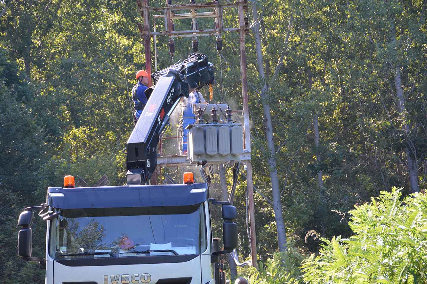 Montaža trafoa u toku: MENJA SE TRAFO, AKO SVE BUDE U REDU VODA OKO 18:00 ČASOVA