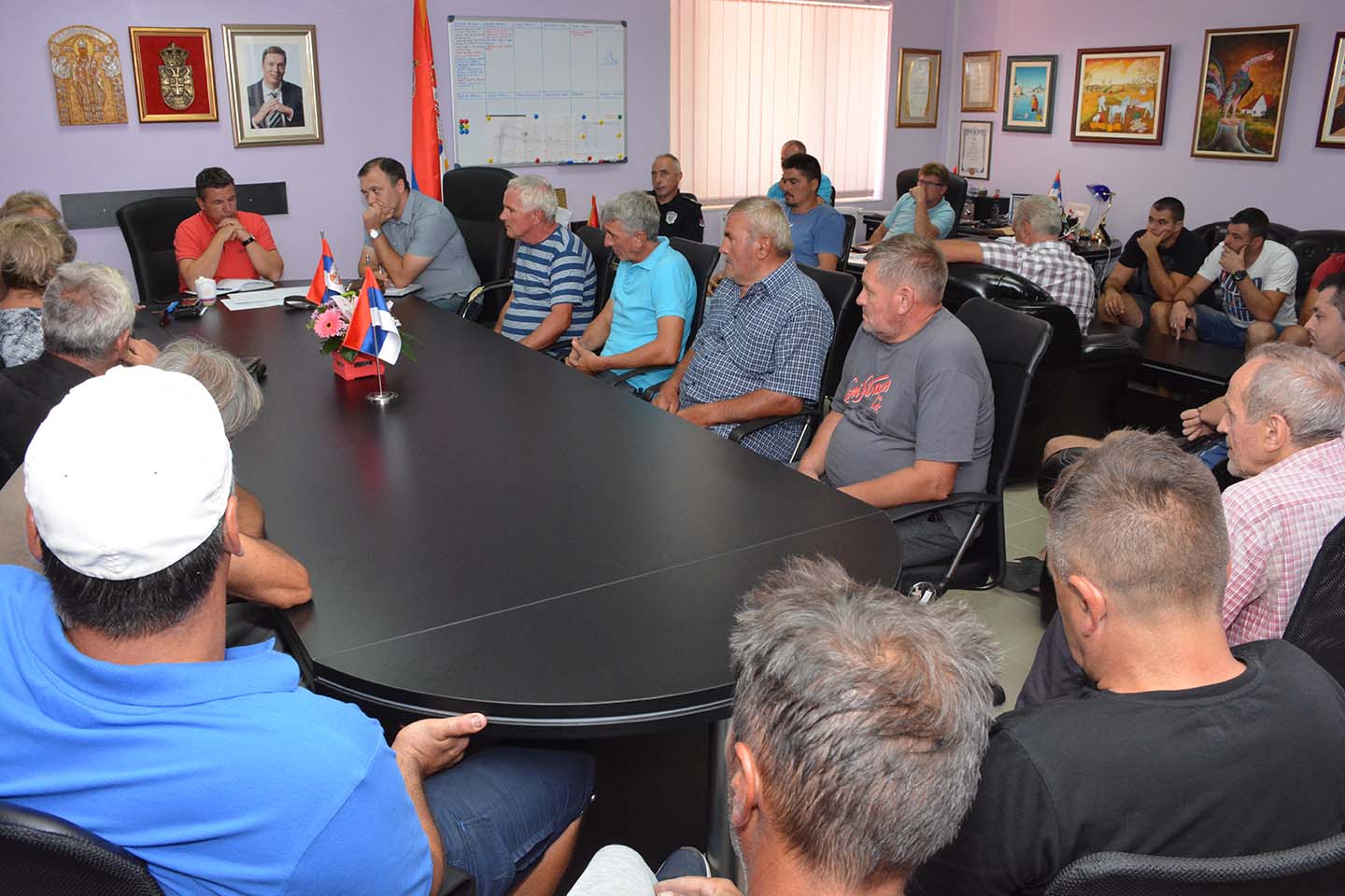Sastanak sa građanima u kabinetu predsednika opštine: BEZBEDNOST U SAOBRAĆAJU I KRAĐE U ATARU (VIDEO)