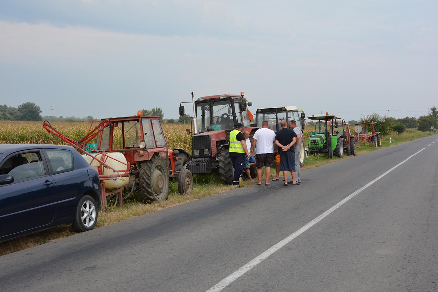 Protest grupe poljoprivrednika u Opovu: SAMOINICIJATIVNO OKUPLJANJE, SAOBRAĆAJ BEZ OMETANJA