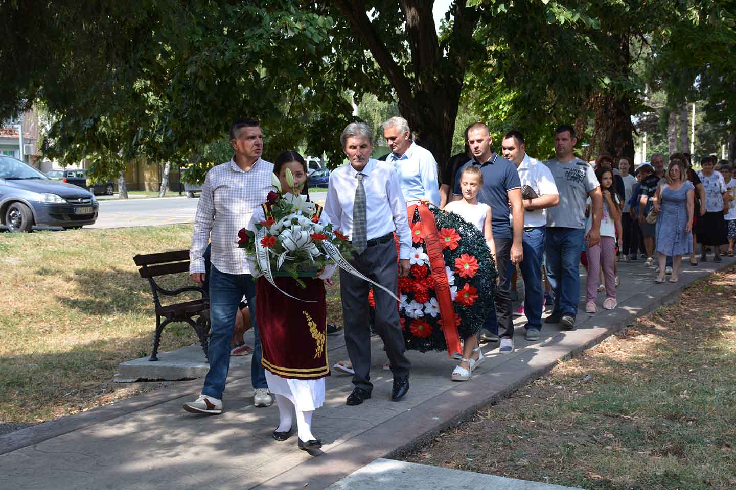 Mesna zajednica Baranda: POLAGANJE VENACA, POŠTA ZA OLGU PETROV (VIDEO)