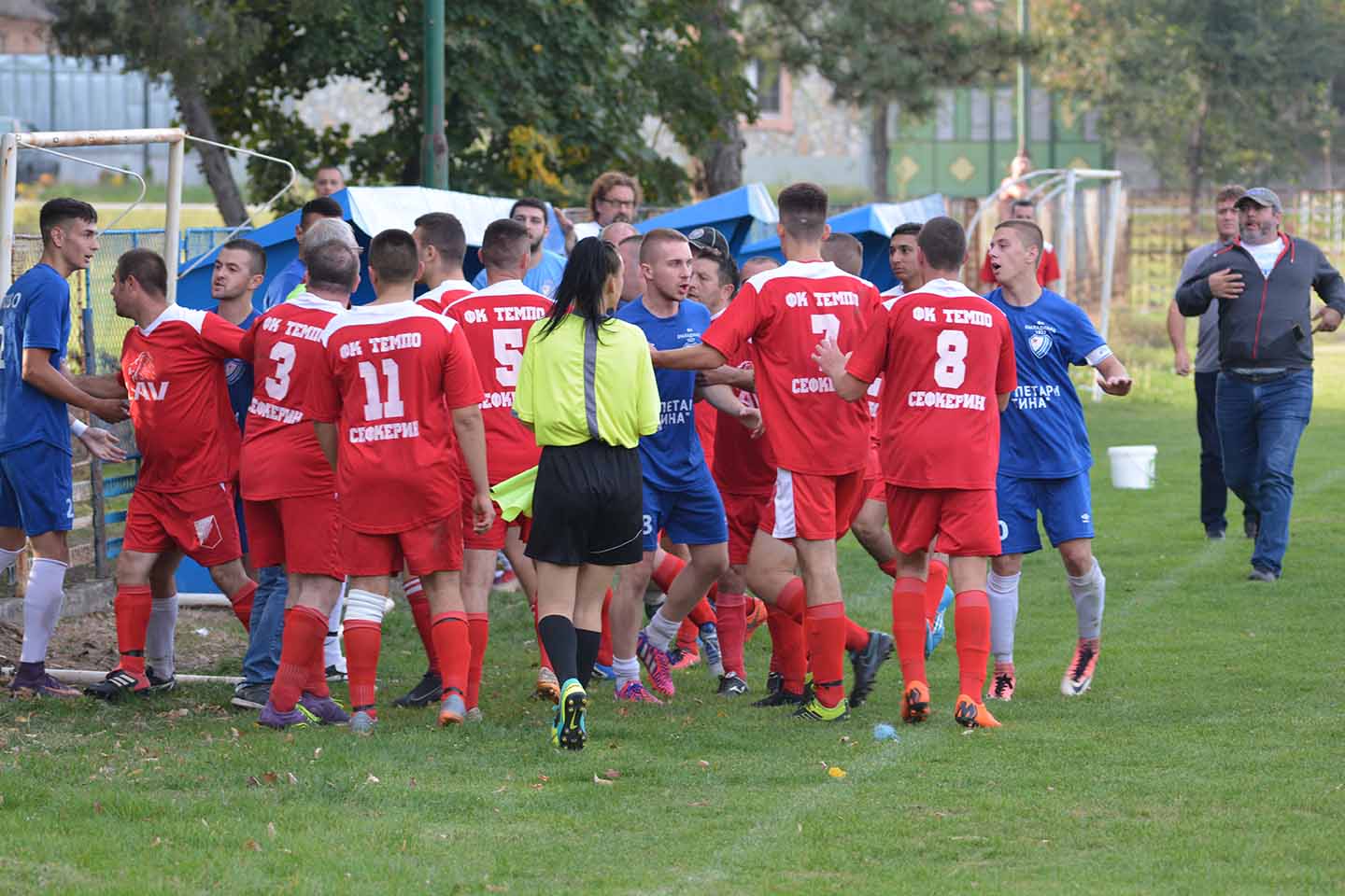 Fudbal – Druga južnobanatska liga Zapad 7. kolo: DVA CRVENA KARTONA I PREKIDI OBELEŽILI OPŠTINSKI DERBI