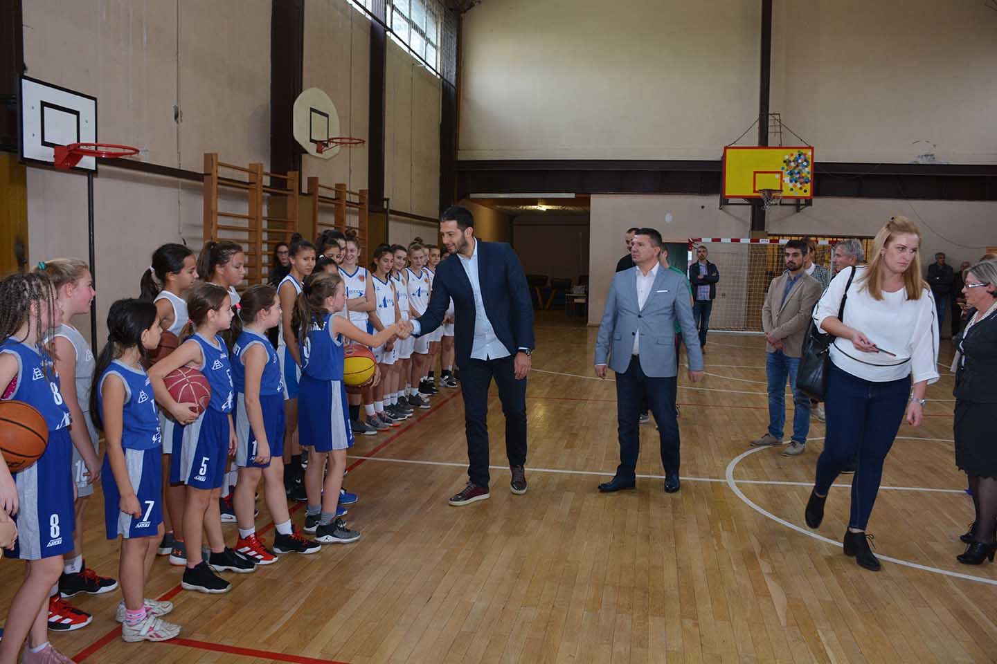 Ministar Vanja Udovičić u Opovu: DONACIJA U SPORTSKIM REKVIZITIMA, SPORTSKA HALA NA DNEVNOM REDU (VIDEO)