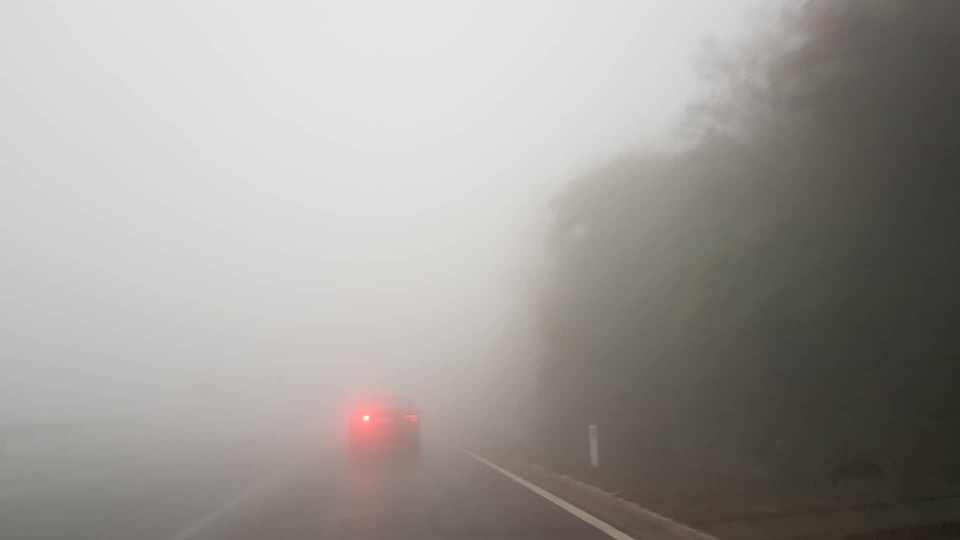 Auto Moto Savez: Oprez zbog niske oblačnosti i magle