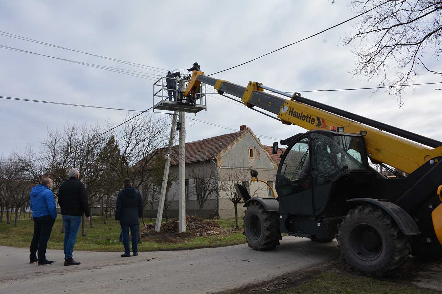 Čekajući da se vrate rode: U BARANDI POSTAVLJENA PLATFORMA ZA GNEZDO RODE (VIDEO)