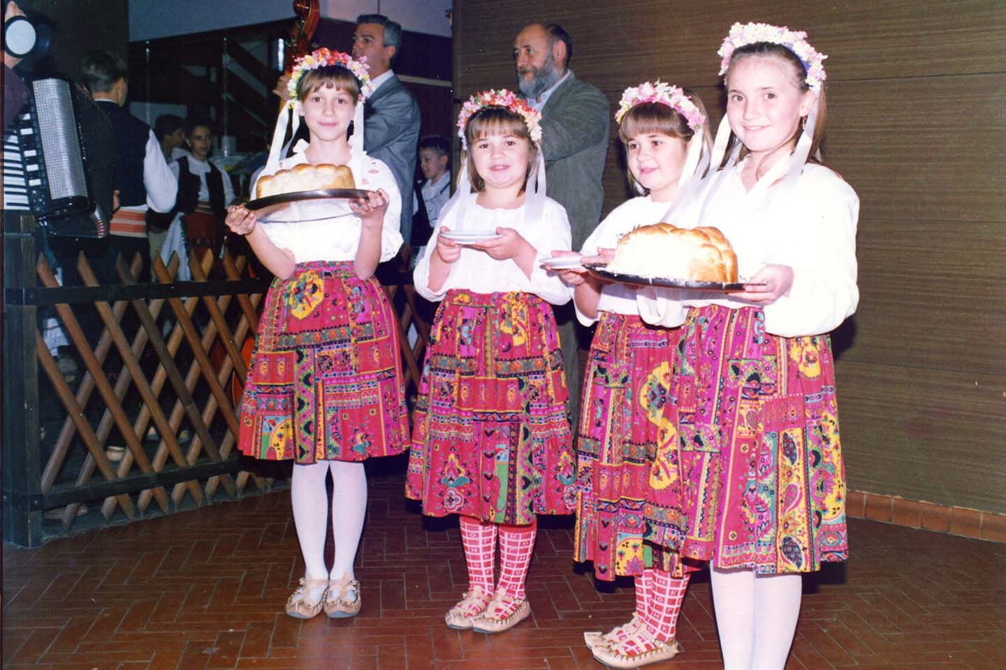Međunarodni festival dečjeg folklora: ONDA KAD JE PROCVETAO ĐURĐEVAK (VIDEO ’97)