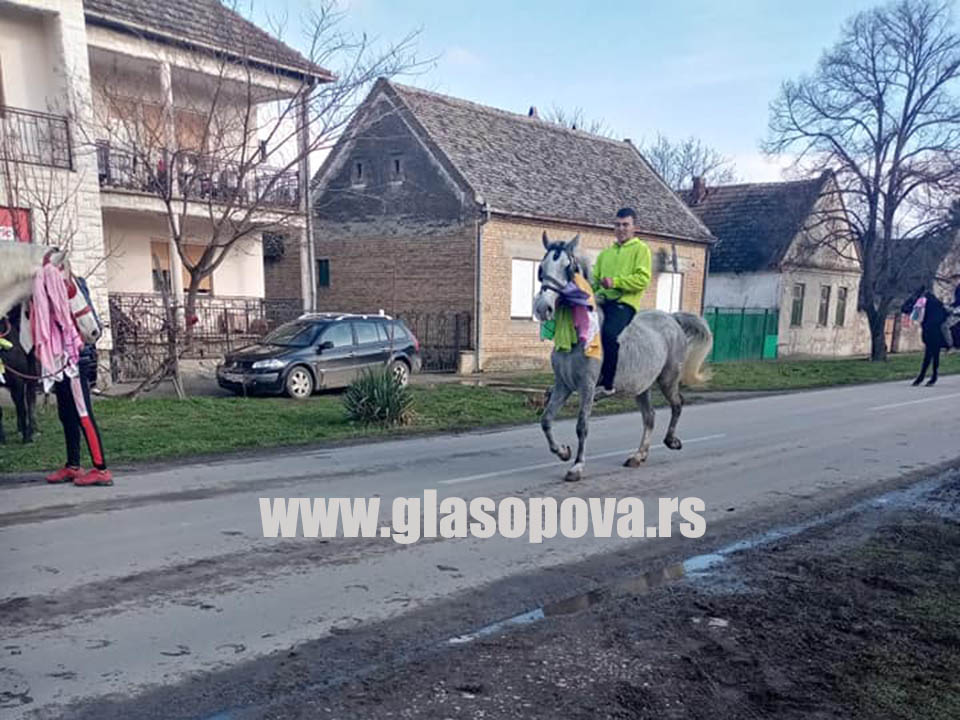 Božićni običaji: JAHANJE KONJA SEOSKIM ULICAMA