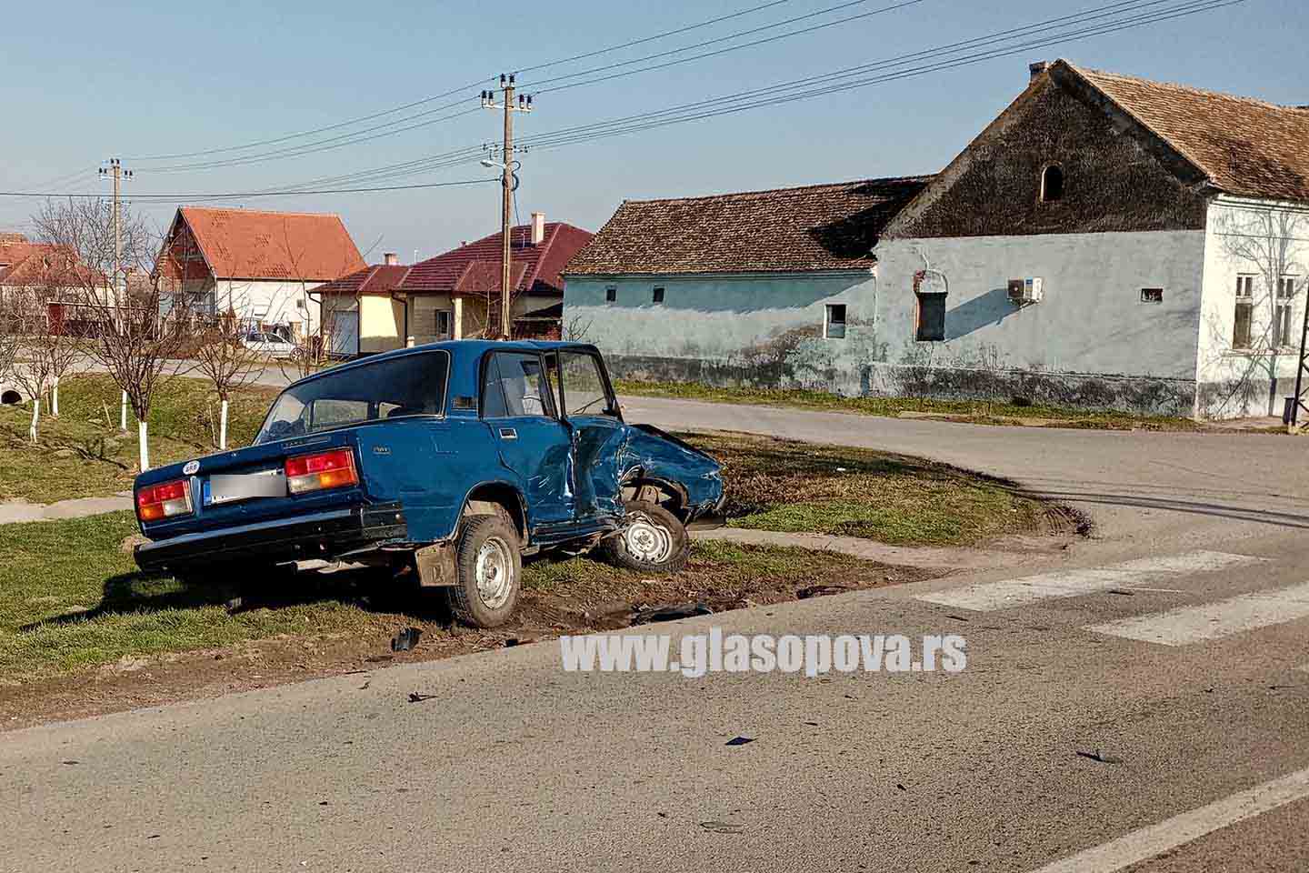 Saobraćajni udes u Opovu: Sudar dva putnička vozila, srećom bez teže povređenih