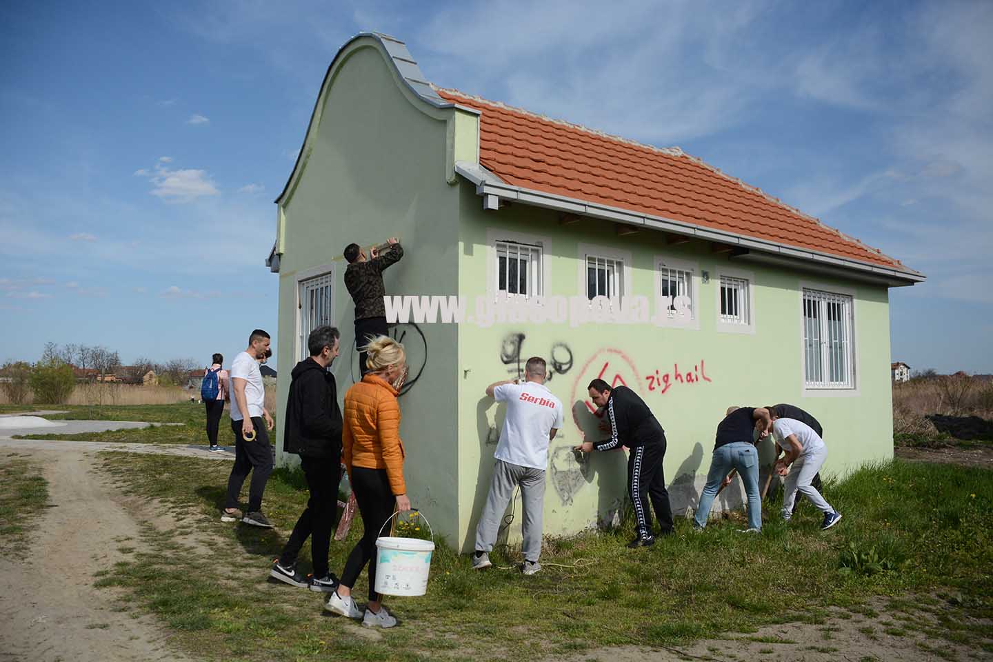 Renovirana svlačionica na SRC Opovo: Uklonjeni grafiti i okrečena fasada