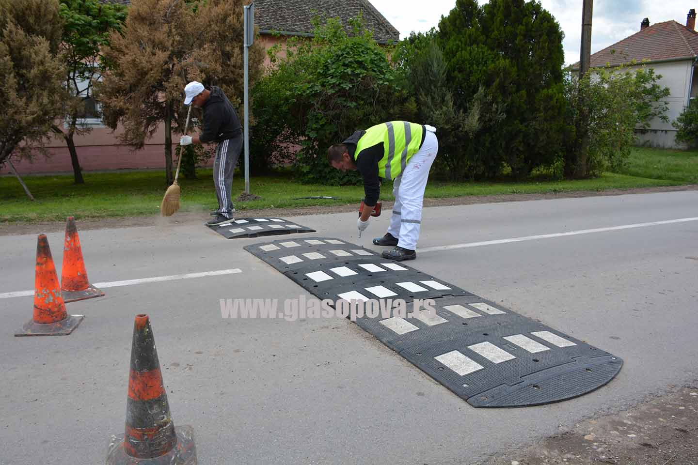 Saobraćajna signalizacija u Sakulama: Reparacija oštećenih usporivača brzine