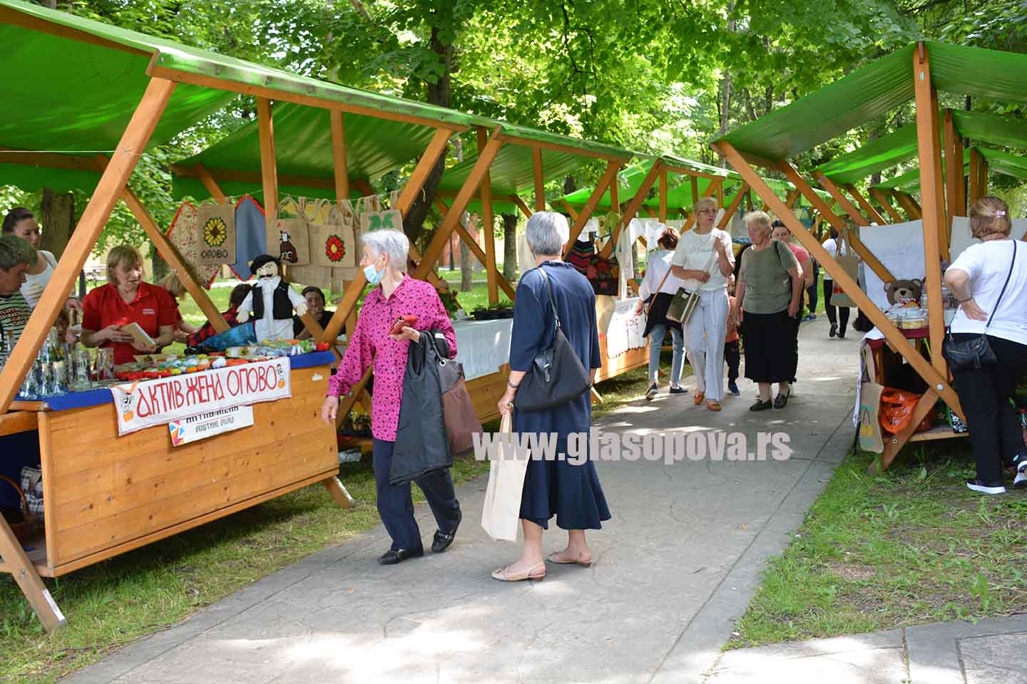 Aktiv žena Opštine Opovo: Etno bazar u centru Opova (video)
