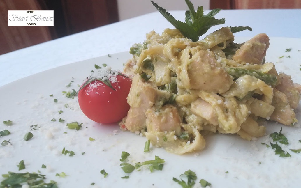 Recepti po preporuci kuhinje hotela “Stari Banat”: Taljatele sa piletinom i šparglom
