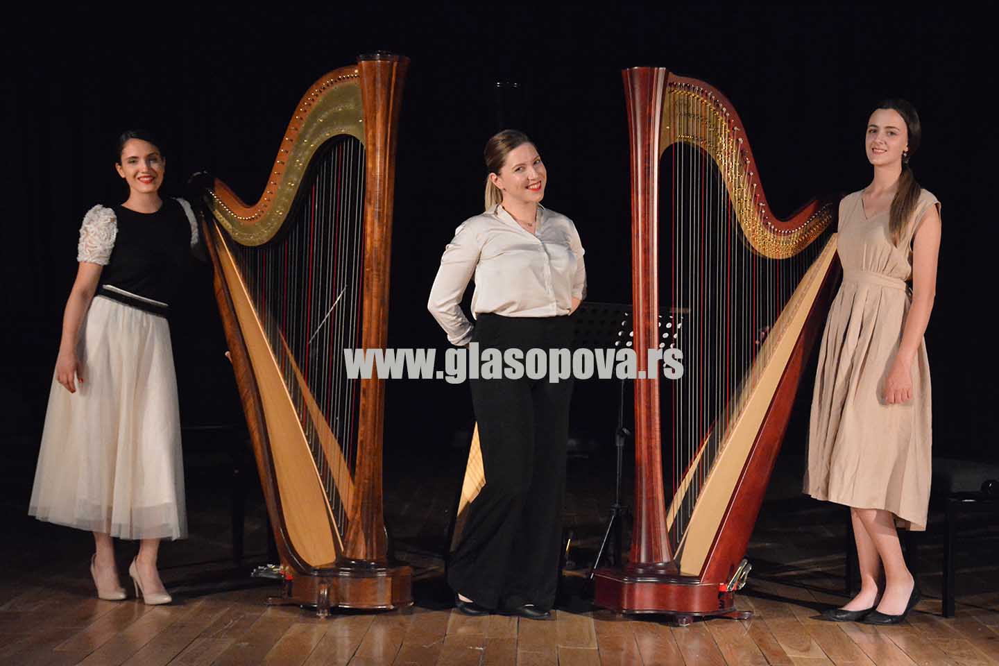 Koncert tria Paskal u Opovu: Zvucima harfe od Mocarta do regtajma (video)