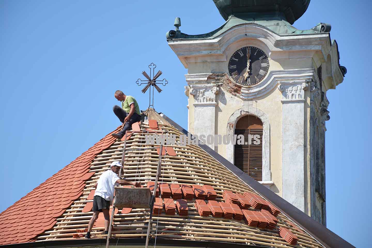Program sufinansiranja verskih zajednica: Radovi na rekonstrukciji krova crkve u Barandi (video)