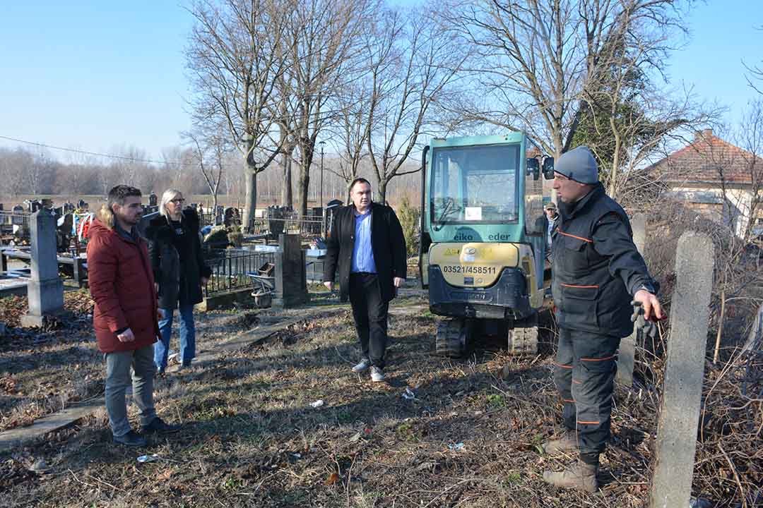 Malo groblje u Opovu: Počeli radovi na izgradnji nove ograde